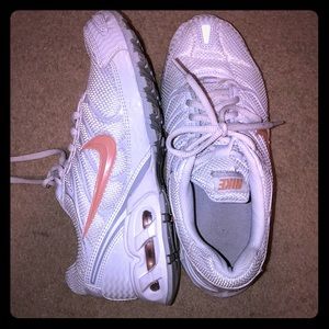 Nike Womens Airmax shoes 8.5 never worn worth $130